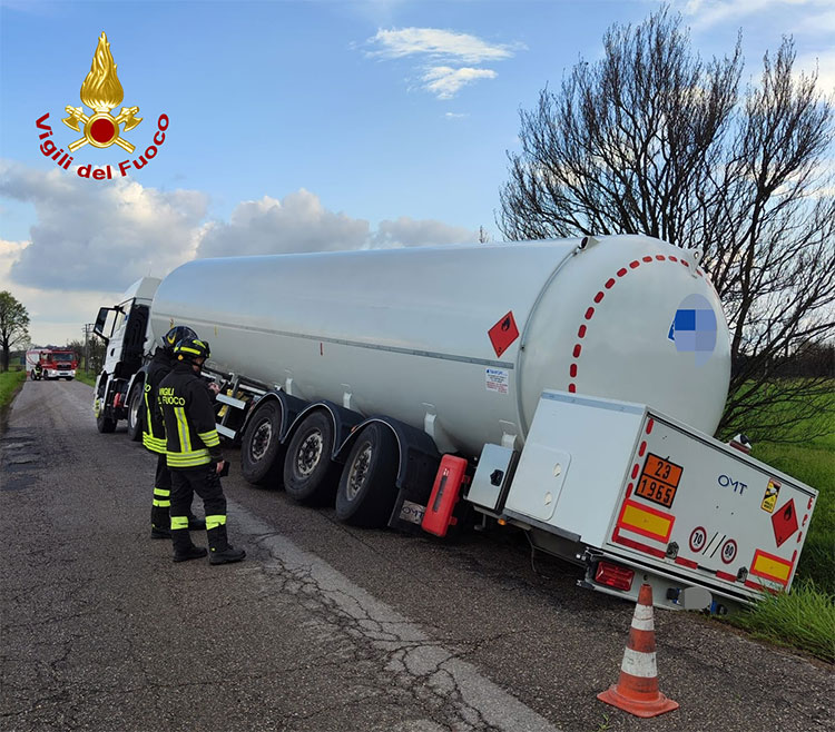 Autocisterna GPL fuori strada Cavriana (MN) 25 marzo 2025