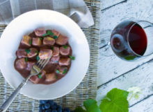 gnocchi e vino rosso