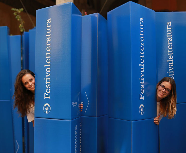 pannelli cartone ondulato Smurfit Festivaletteratura Mantova 2025