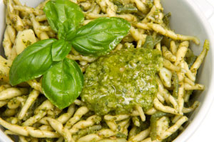 piatto di trofie al pesto